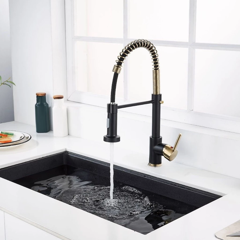 Torneira de Cuba para Cozinha Monocomando Luxo Preto com Dourado Funcionando