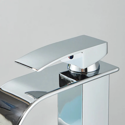 Torneira para Banheiro Cascata Misturador Monocomando Cromada Cascata Detalhes